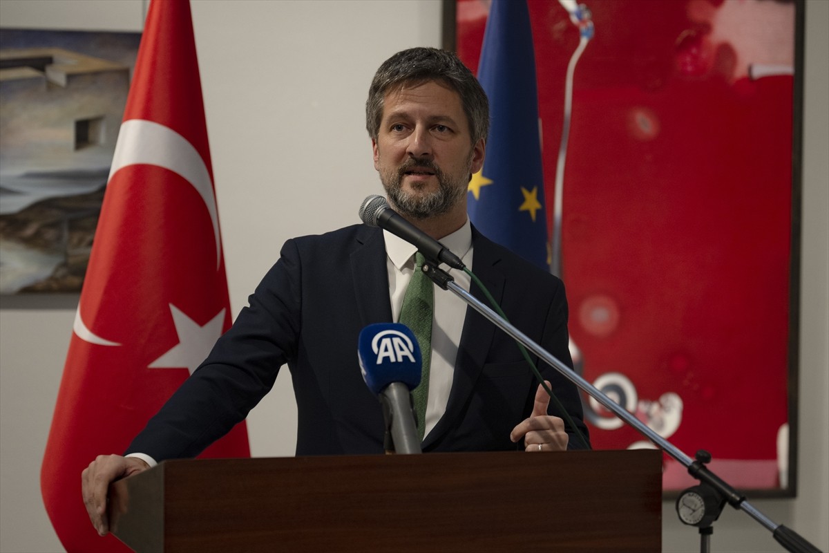 Macaristan Sanat Akademisince hazırlanan "Resimler Alemi-Resme Güncel Bir Bakış" sergisi Ankara'da...