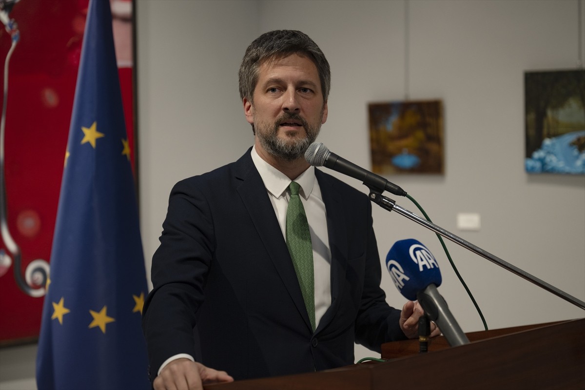 Macaristan Sanat Akademisince hazırlanan "Resimler Alemi-Resme Güncel Bir Bakış" sergisi Ankara'da...