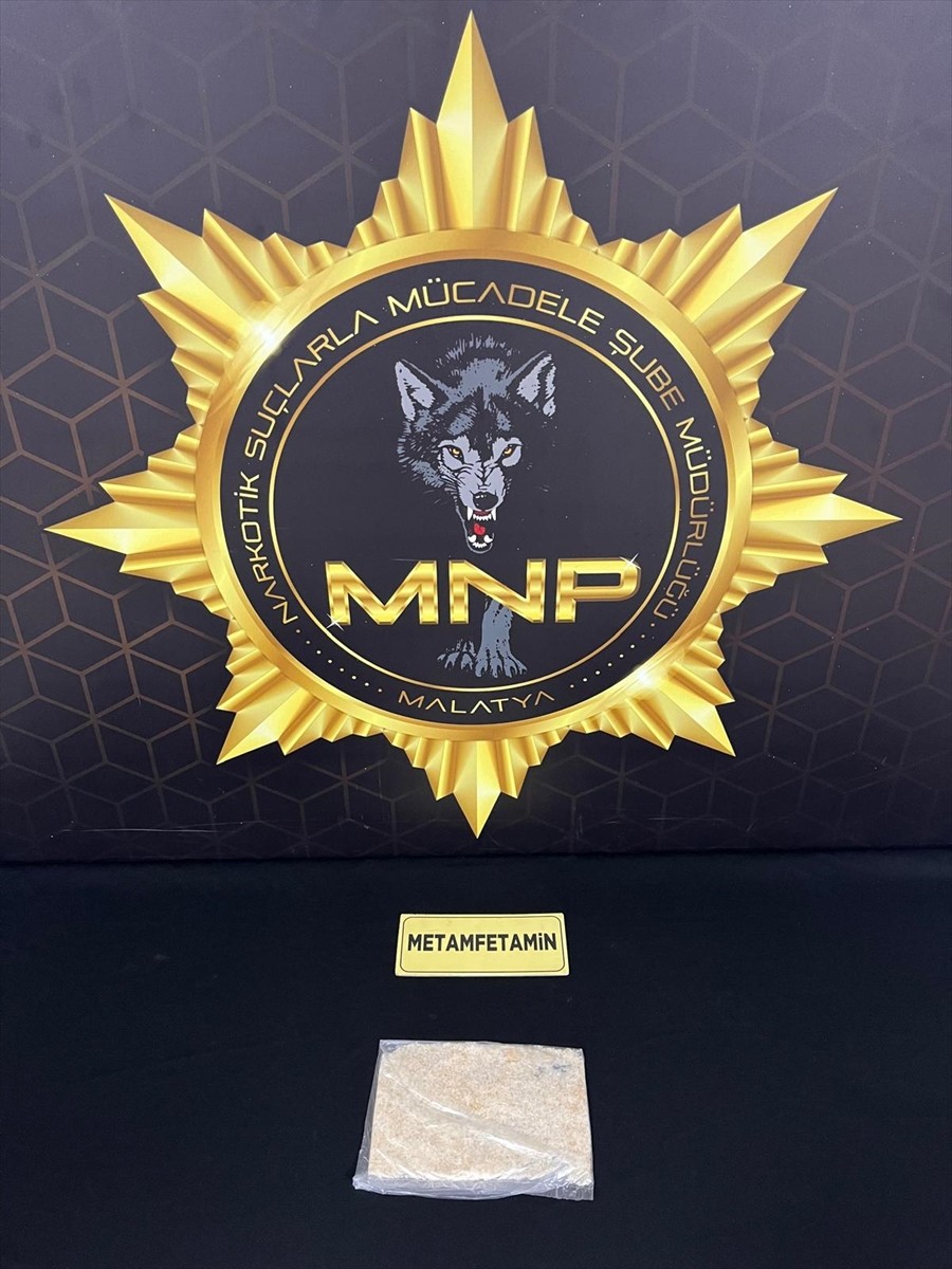 Malatya'da uyuşturucu operasyonunda gözaltına alınan 3 şüpheliden 2'si tutuklandı.