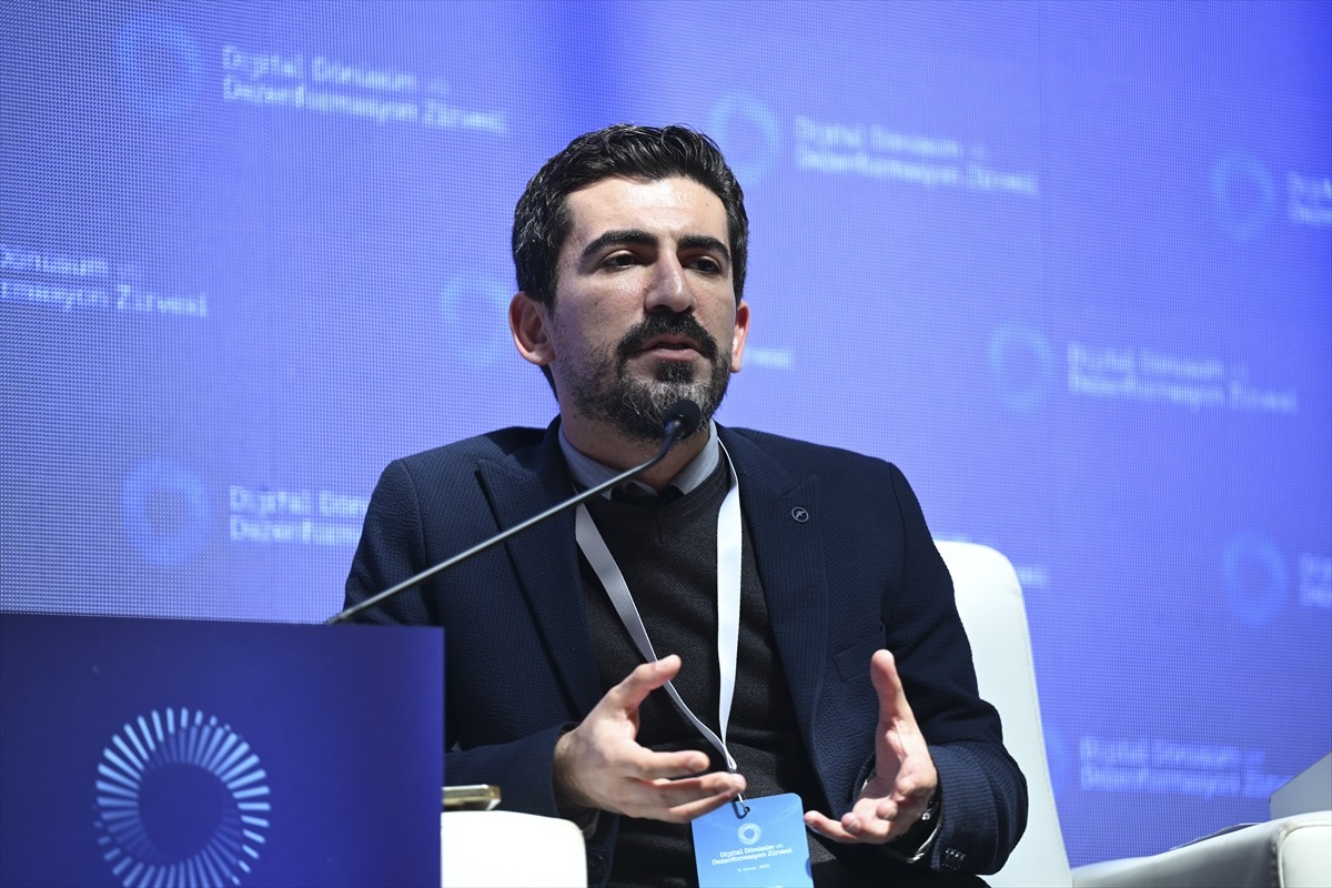 Marmara Siyasal Derneğinin, Marmara Üniversitesinde (MÜ) düzenlediği "Dijital Dönüşüm ve...