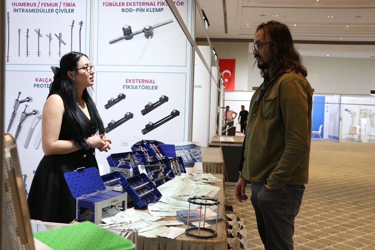 Medikal Dernekler Federasyonu (MEDEF) tarafından bu yıl 2'ncisi düzenlenen "Ulusal Ortopedi ve...