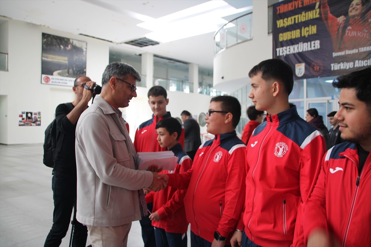 Mersin'de adını taşıyan tesiste düzenlenen Havalı Silahlar Türkiye Şampiyonası'na katılan milli...
