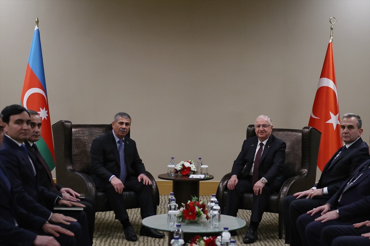 Millî Savunma Bakanı Yaşar Güler, Antalya Diplomasi Forumu’na katılan Azerbaycan Savunma Bakanı...