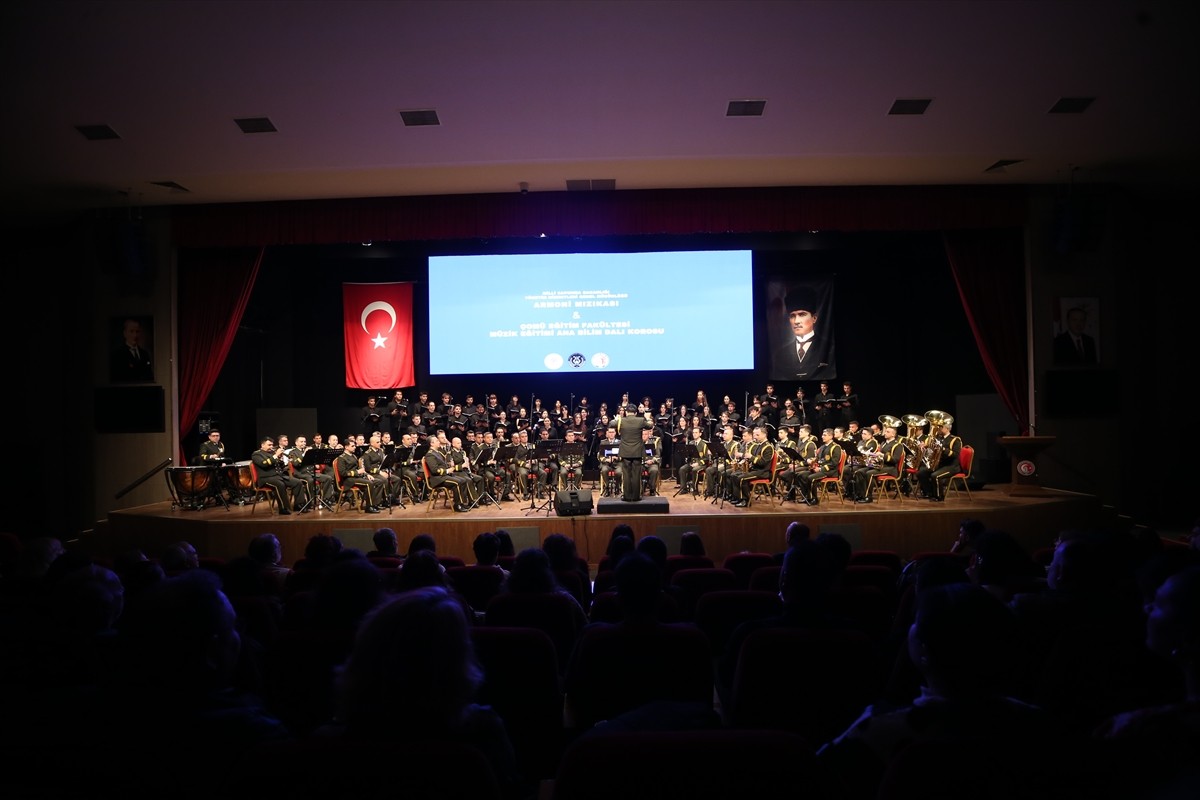 Milli Savunma Bakanlığı Armoni Mızıkası Komutanlığı ile Çanakkale Onsekiz Mart Üniversitesi (ÇOMÜ)...