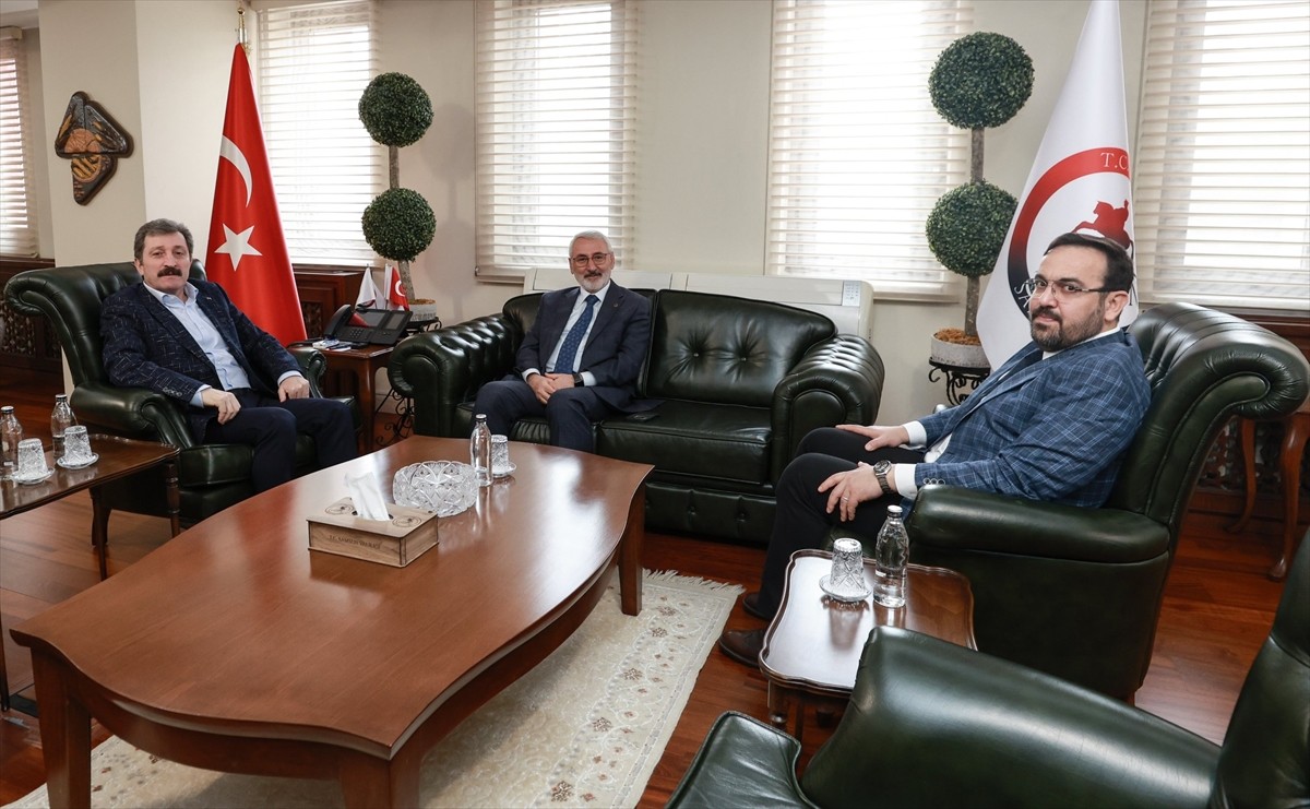 MKE Genel Müdürü İlhami Keleş (sol 2) ve Genel Müdür Yardımcısı İrfan Özsert (sağda), Samsun...