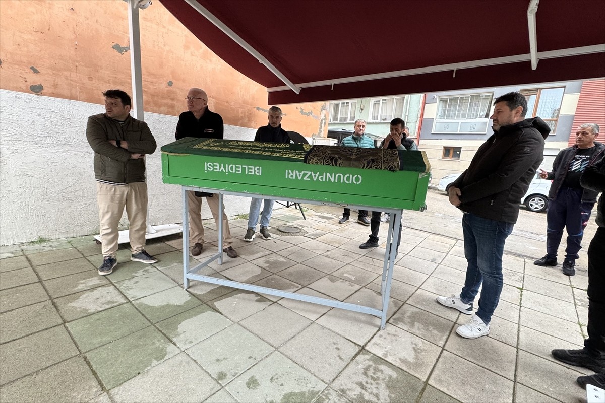 Muğla'nın Fethiye ilçesinde, Babadağ'dan havalandığı sırada kayalık alana düşüp yaşamını yitiren...