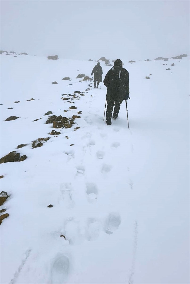  Muğla'nın Köyceğiz ilçesinde yüksek kesimlerde kar yağışı etkili oldu. Köyceğiz'deki Sandras Dağı...