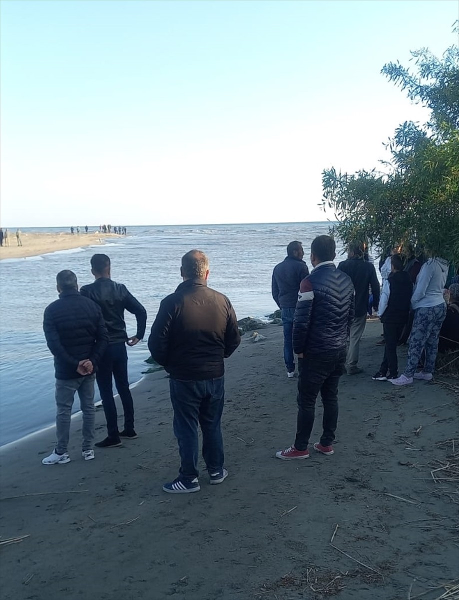 Muğla’nın Seydikemer ilçesinde tekneden denize düşen kişinin bulunması için arama çalışması...