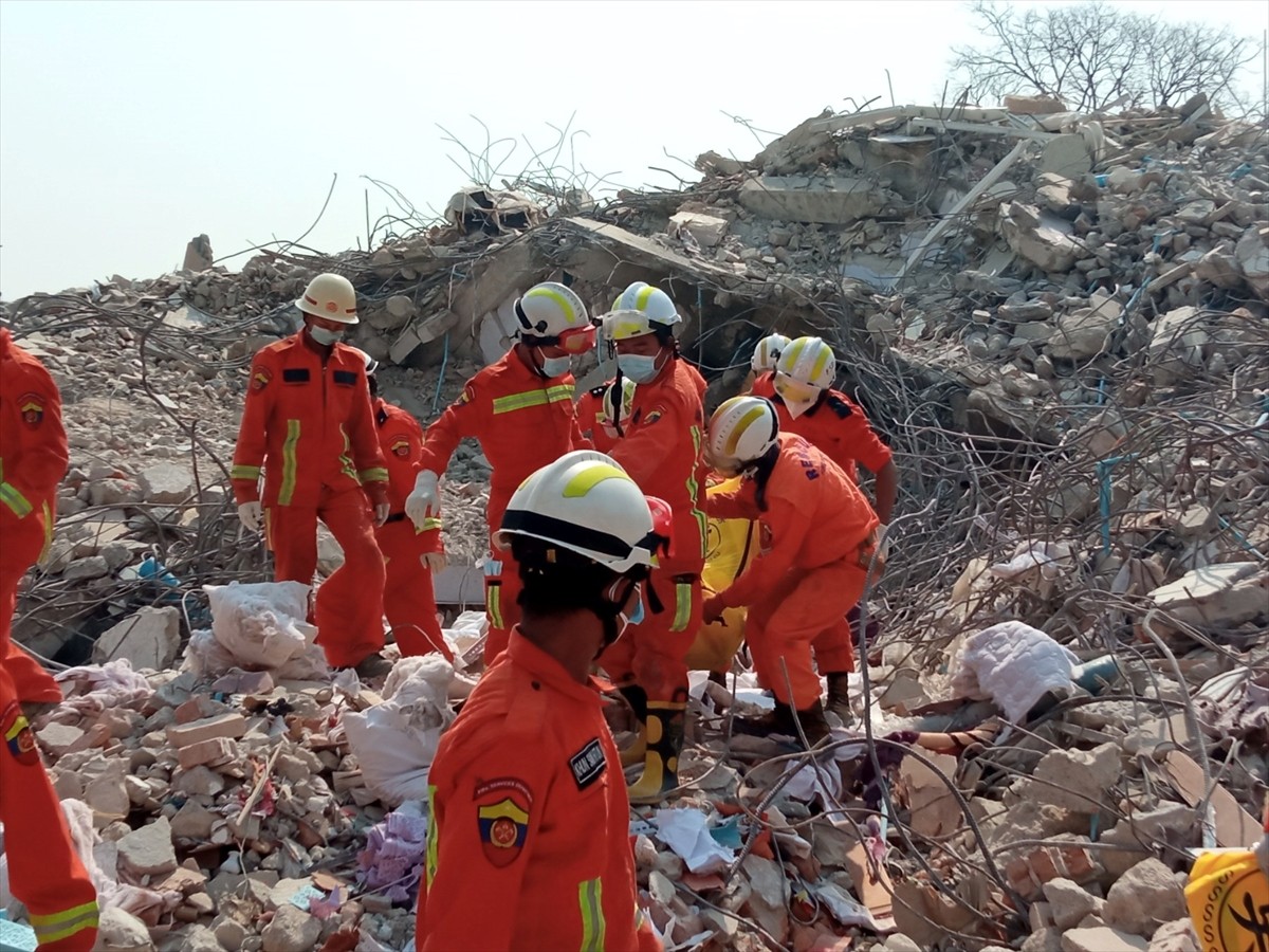 Myanmar'da meydana gelen 7,7 ve 6,4 büyüklüğündeki iki depremde can kaybı 2 bin 719'a yükseldi....