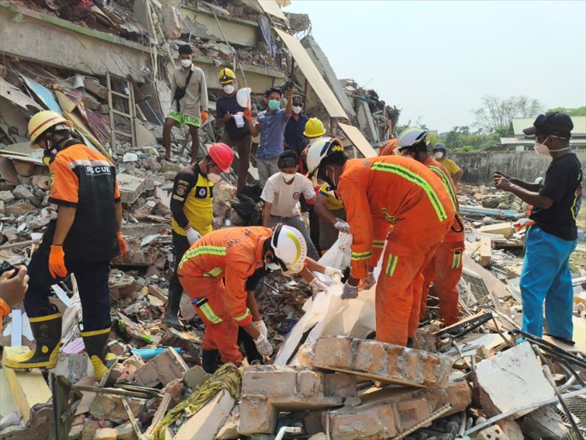Myanmar'da meydana gelen 7,7 ve 6,4 büyüklüğündeki iki depremde can kaybı 2 bin 719'a yükseldi....