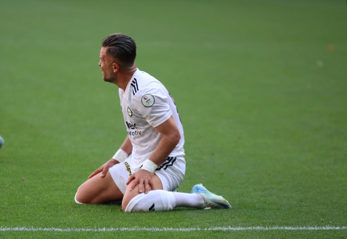 Nesine 2. Lig Beyaz Grup'ta mücadele eden ve sahasında Kepezspor ile 1-1 berabere kalan Altay...