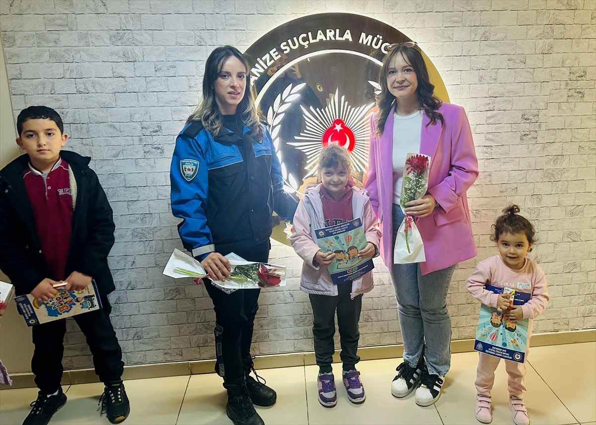 Nevşehir'de anne veya babaları emniyet mensubu olan çocuklar, ebeveynlerini görev yerlerinde...