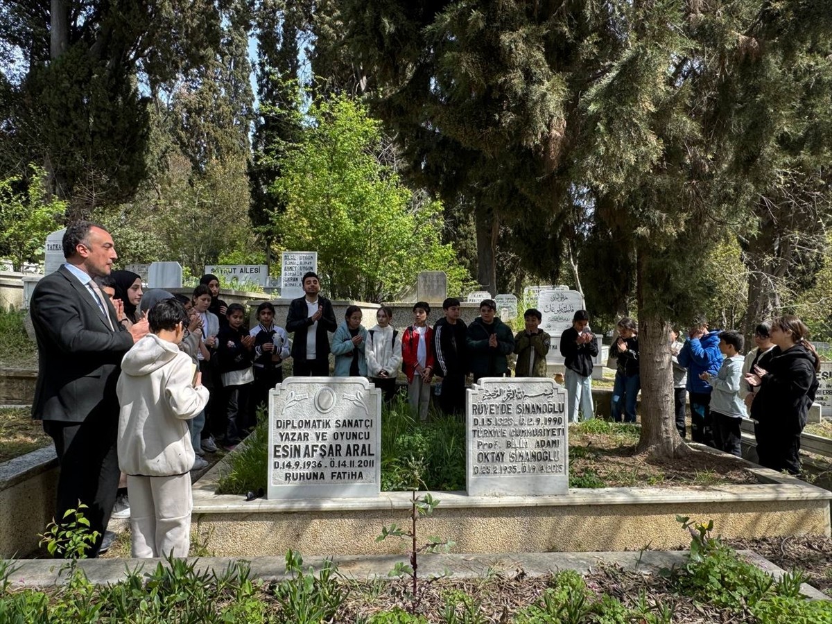 Ömrünü bilime ve Türkçenin gelişmesine adayan, 28 yaşında "dünyanın en genç profesörü" ünvanını...