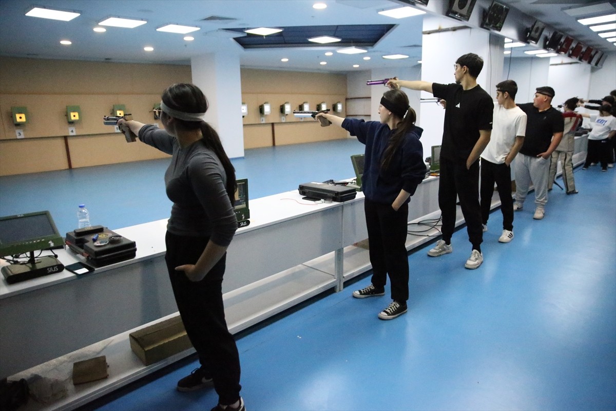 Ordulu paralimpik milli atıcı Cevat Karagöl, Altınordu ilçesindeki Havalı Silahlar Atış...