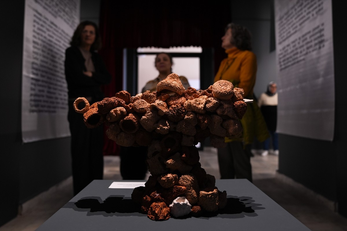 Otizm spektrum bozukluğu bulunan sanatçı Remzi Yılmaz'ın "Sessizliğin Yankıları" sergisi, Ankara...