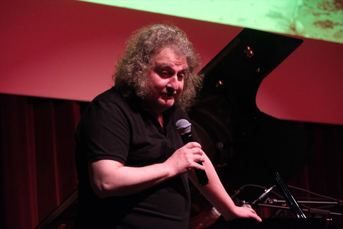 Piyanist ve besteci Tuluyhan Uğurlu, Karabük'te müzikseverlerle buluştu. Uğurlu, Karabük Demir ve...