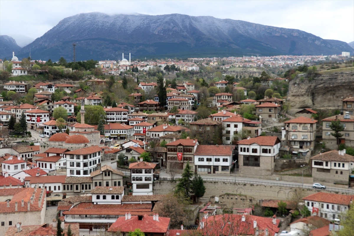 "Dünyada en iyi korunan ilk 20 kent" arasında gösterilen Karabük'ün Safranbolu ilçesi, her dönem...