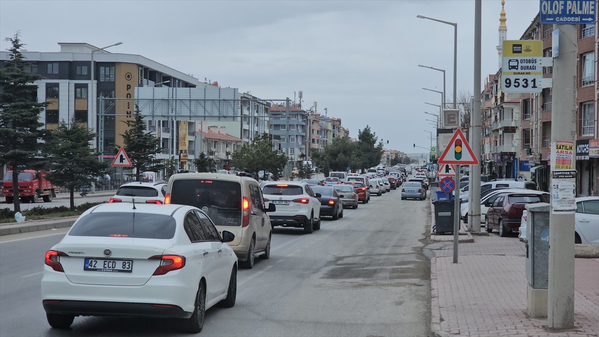 Ramazan Bayramı dolayısıyla Konya-Ankara kara yolunda yoğunluk yaşanıyor.