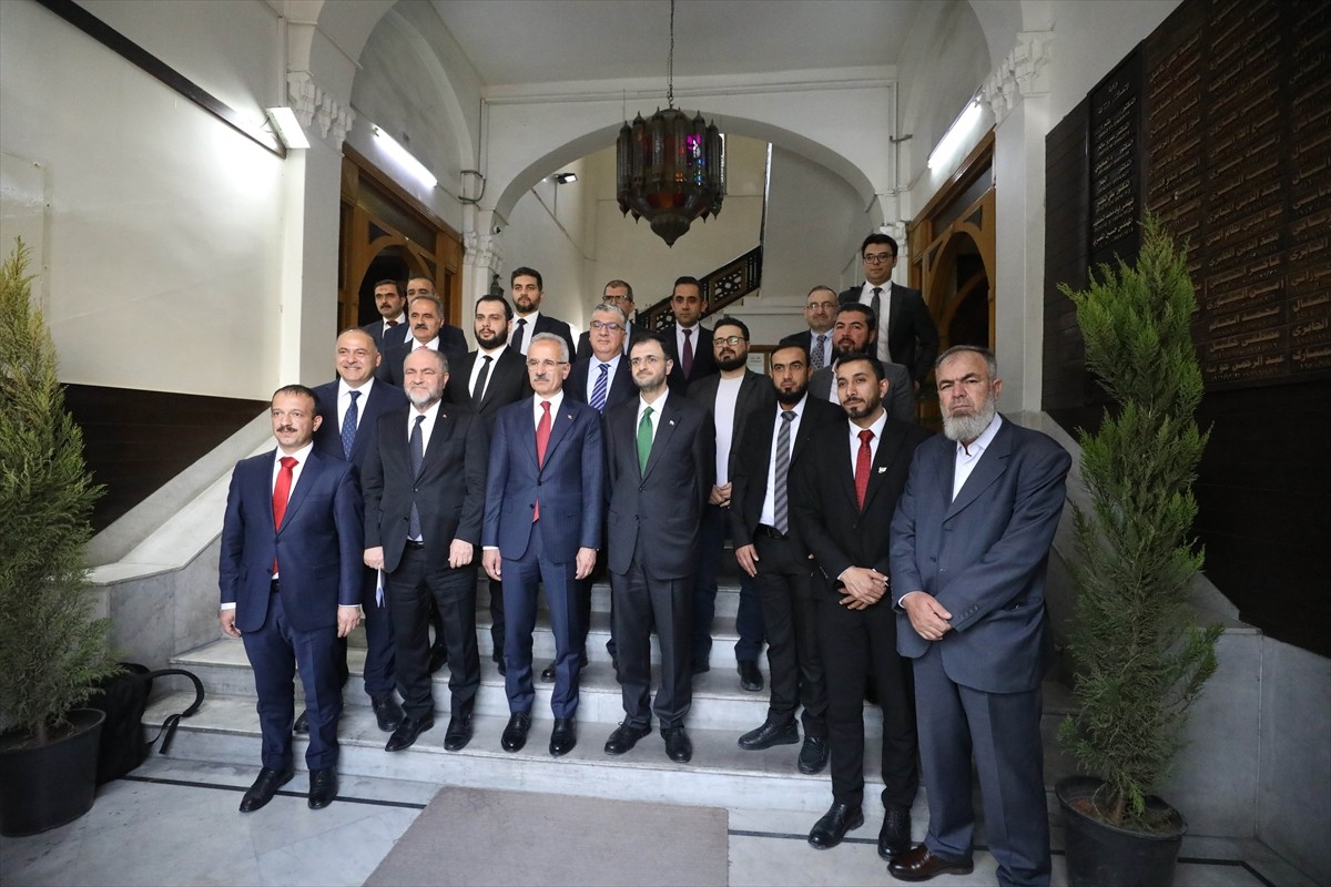 Resmi ziyaret kapsamında Suriye'ye gelen Ulaştırma ve Altyapı Bakanı Abdulkadir Uraloğlu ve...