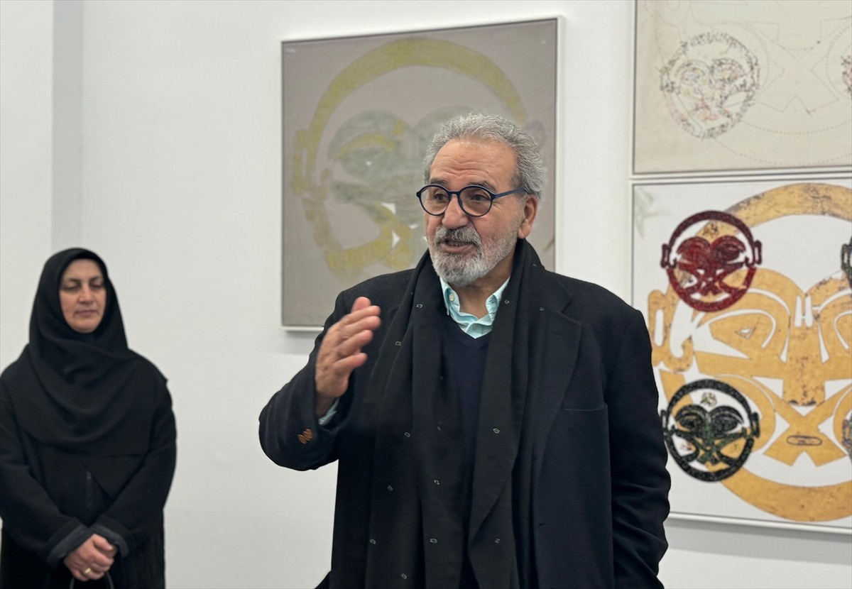 Ressam ve akademisyen Prof. Dr. Hüsamettin Koçan'ın "Gölgenin Arkasındaki" adlı sergisi...