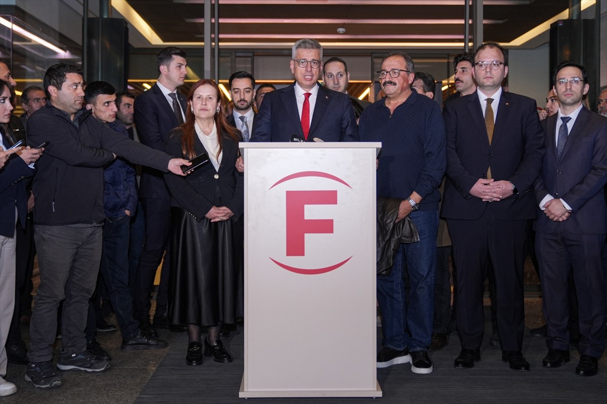 Sağlık Bakanı Kemal Memişoğlu, TBMM Başkanvekili ve DEM Parti İstanbul Milletvekili Sırrı Süreyya...