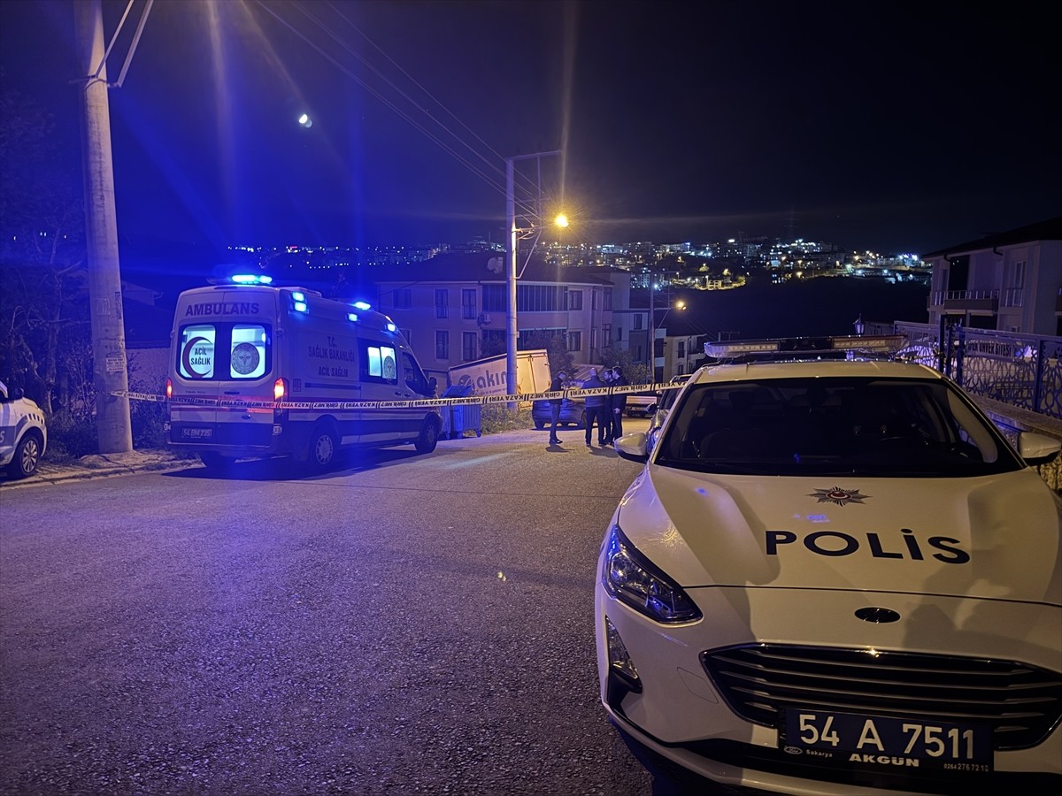 Sakarya'nın Serdivan ilçesinde komşular arasında çıkan silahlı kavgada 5 kişi öldü, 5 kişi...