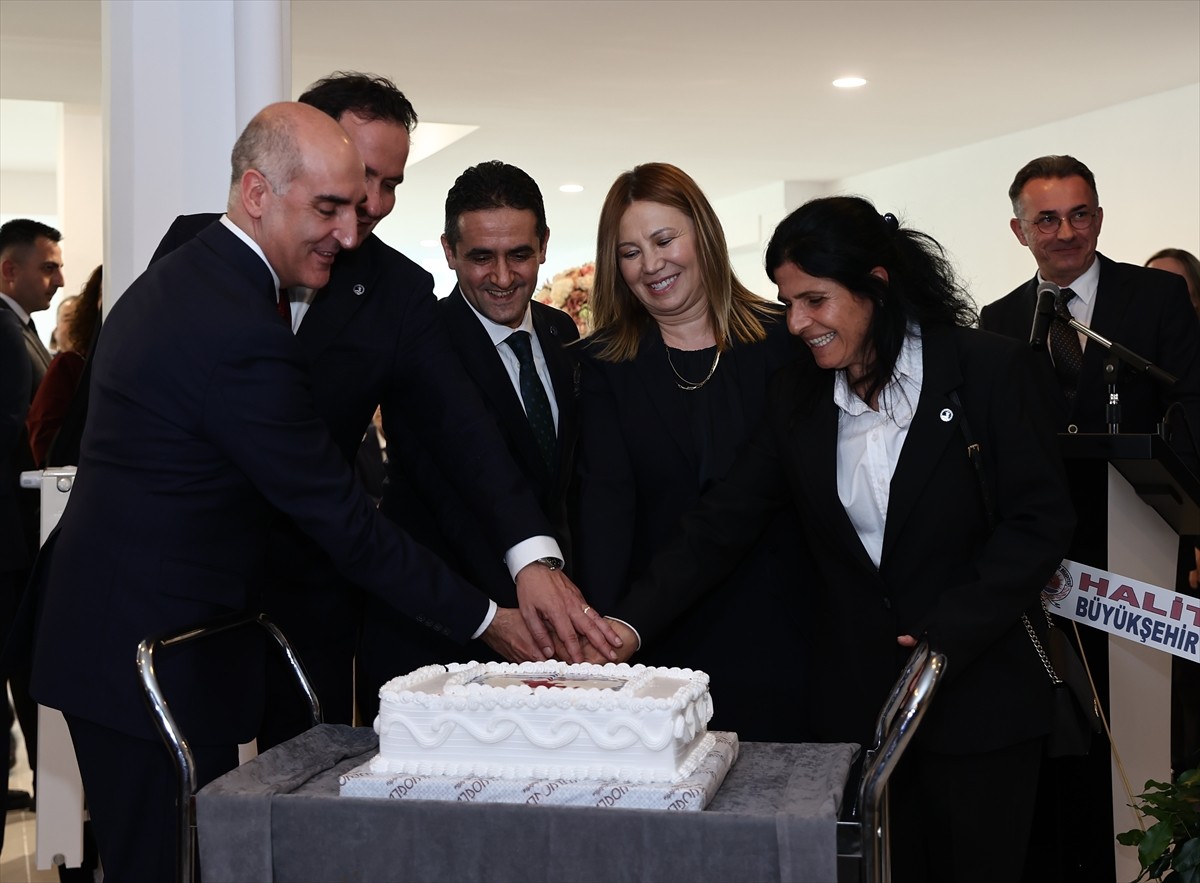 Samsun'da Ondokuz Mayıs Üniversitesinin (OMÜ) kuruluşunun 50'nci yılında kutlama programı...