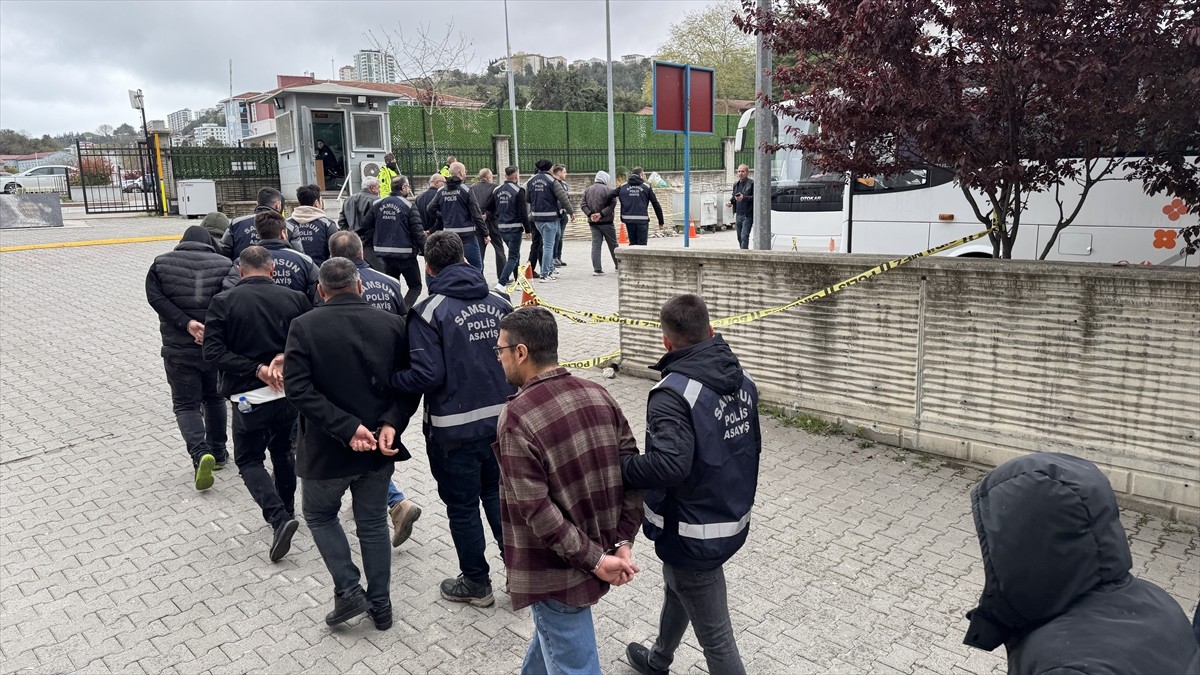 Samsun merkezli 18 ilde ağır hasarlı araçları satın alıp çalıntı, hacizli, yakalama kararı bulunan...