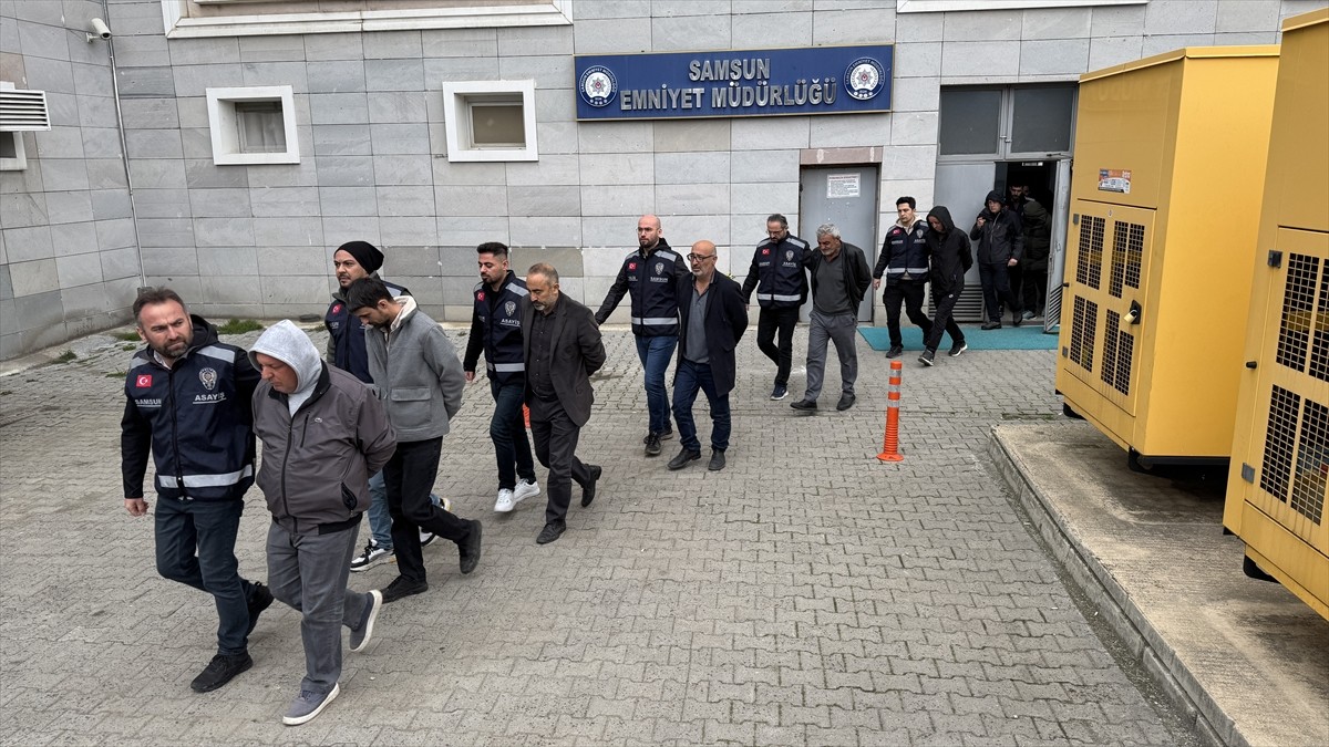 Samsun merkezli 18 ilde ağır hasarlı araçları satın alıp çalıntı, hacizli, yakalama kararı bulunan...