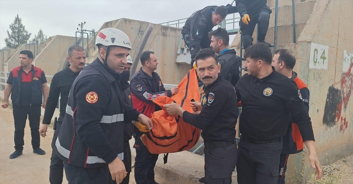 Şanlıurfa'nın Haliliye ilçesinde sulama kanalında kadın cesedi bulundu. Ceset, kimlik tespitinin...
