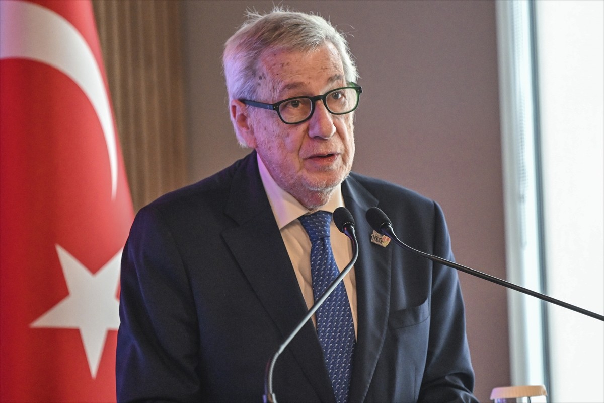 Şili Dışişleri Bakanı Alberto van Klaveren, DEİK merkezinde düzenlenen Türkiye-Şili İş Forumu'na...