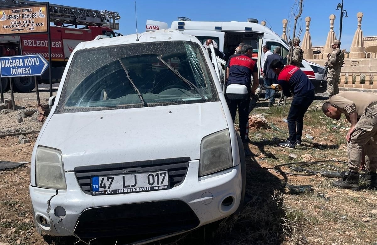 Şırnak'ın İdil ilçesinde tır ile hafif ticari aracın çarpışması sonucu 5 kişi yaralandı. Bölgeye...