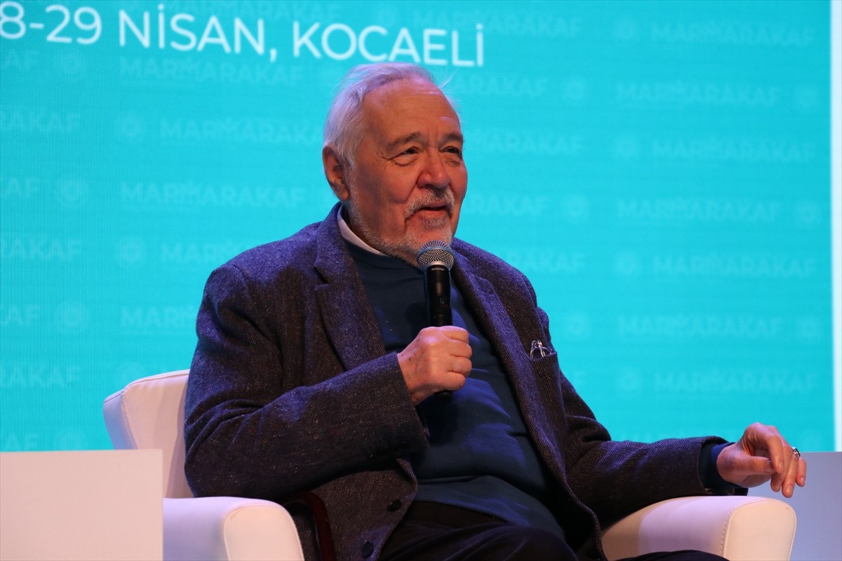 Tarihçi, yazar Prof. Dr. İlber Ortaylı, Marmara Kariyer Fuarı'nda (MARMARAKAF), öğrencilerle...