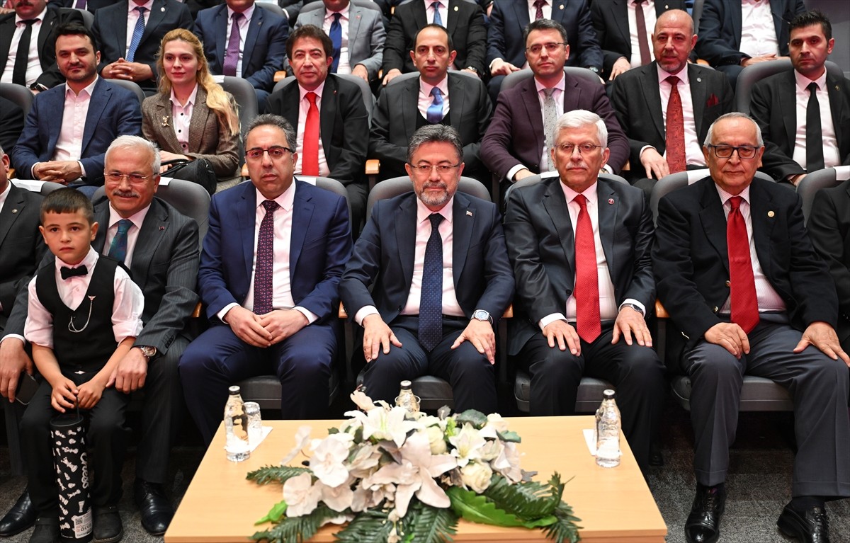 Tarım ve Orman Bakanı İbrahim Yumaklı, Dünya Veteriner Hekimler Günü dolayısıyla Orman Genel...