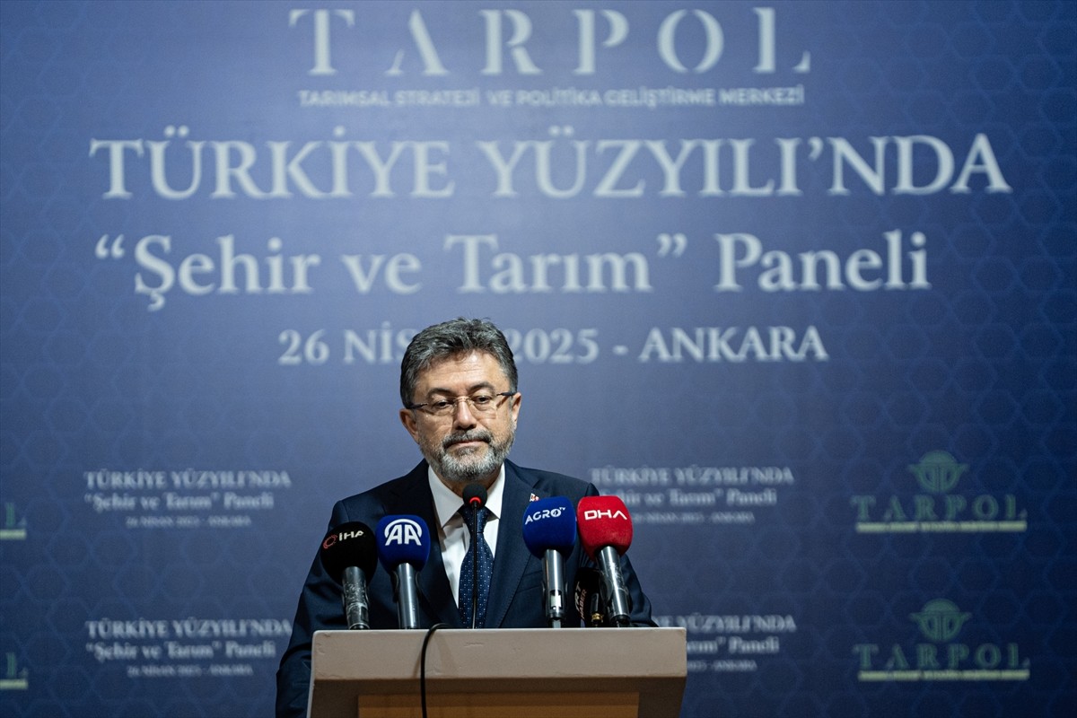 Tarım ve Orman Bakanı İbrahim Yumaklı, Ulucanlar Kültür Merkezi'nde düzenlenen "Türkiye Yüzyılında...