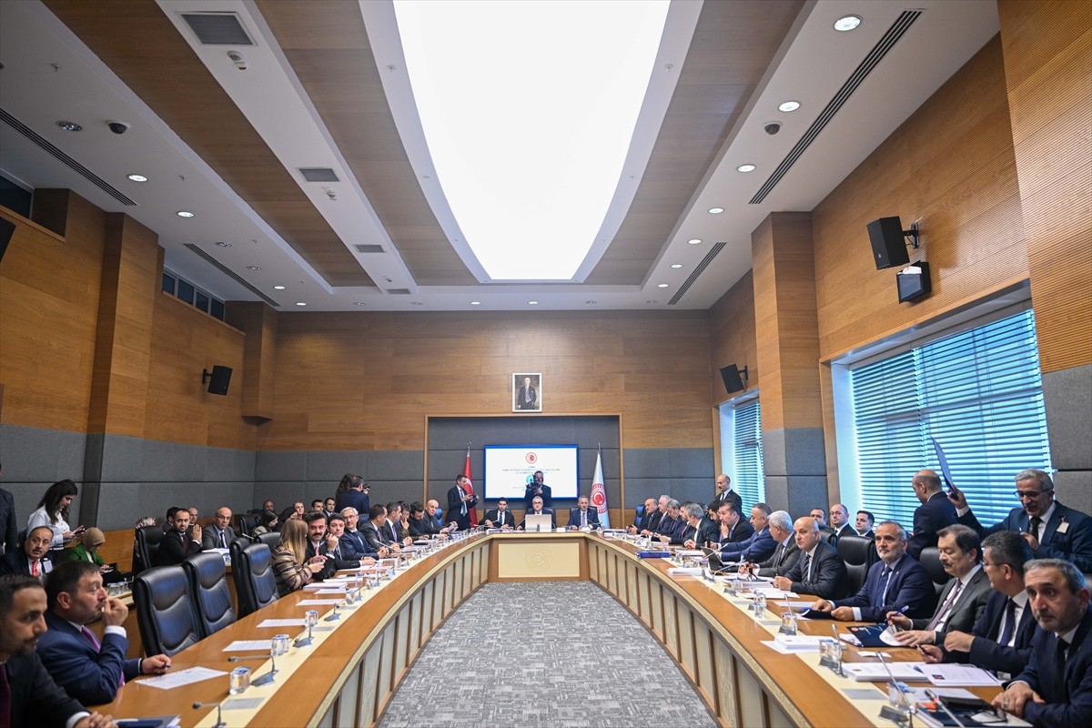 TBMM KİT Komisyonu, DHMİ Genel Müdürlüğünün 2021-2022 yılı hesap ve işlemlerini görüşmek üzere...