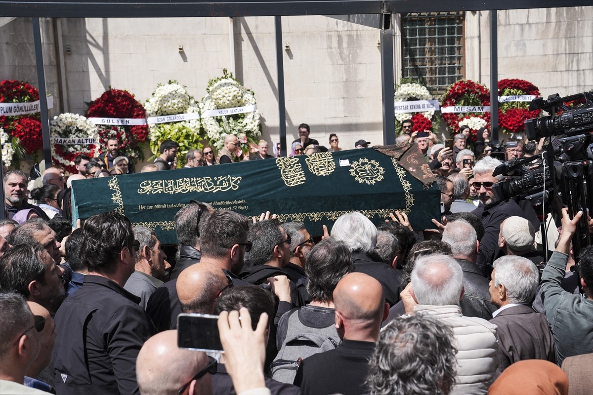 Tedavi gördüğü hastanede hayatını kaybeden ünlü şarkıcı Tarkan'ın annesi Neşe Tevetoğlu için tören...
