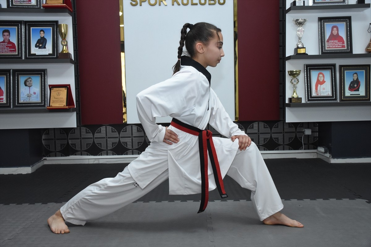 Tekvandoda Türkiye şampiyonluğunun yanı sıra uluslararası dereceleri bulunan 14 yaşındaki milli...