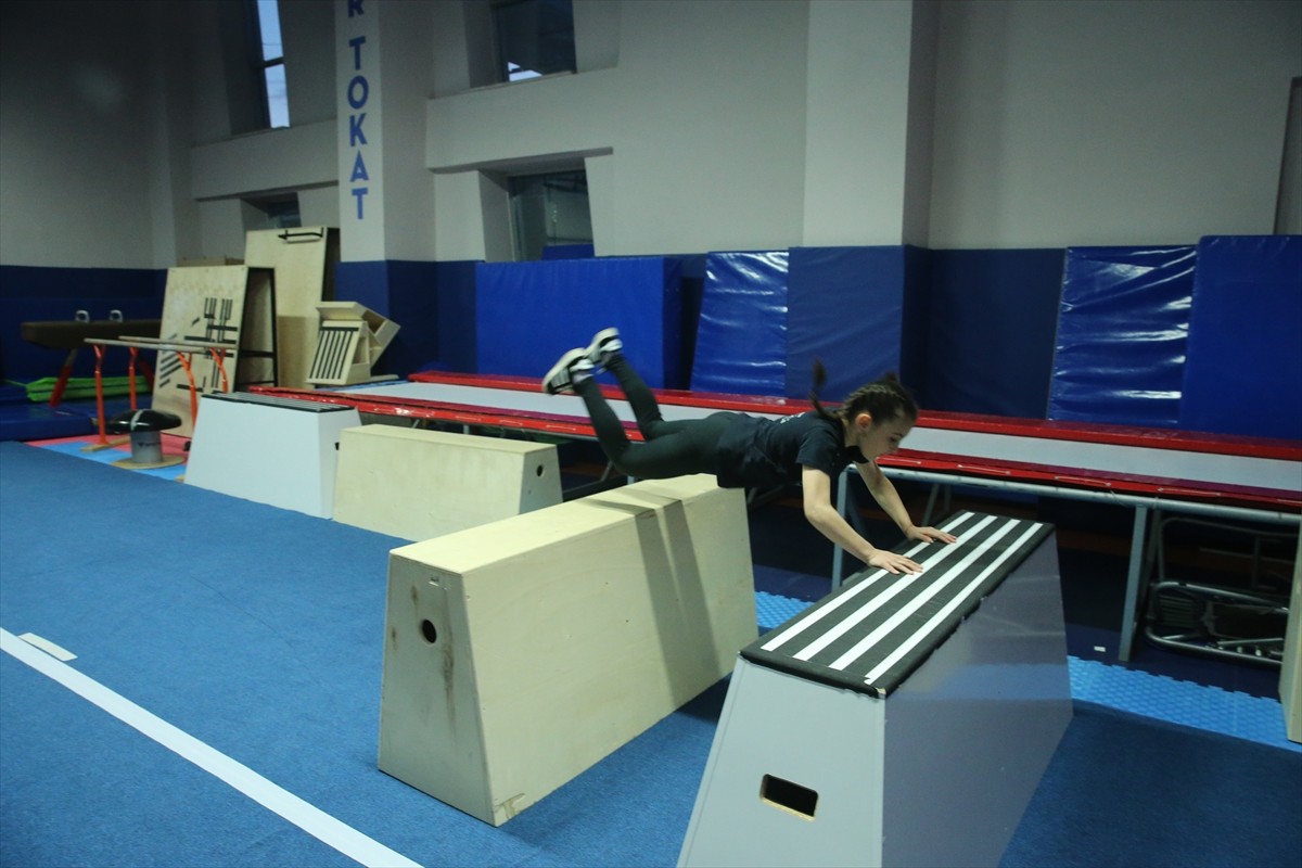 Tokat'ta 15 yıldır jimnastik antrenörlüğü yapan Gökhan Karacuha'nın hedefi, kentten olimpiyat...