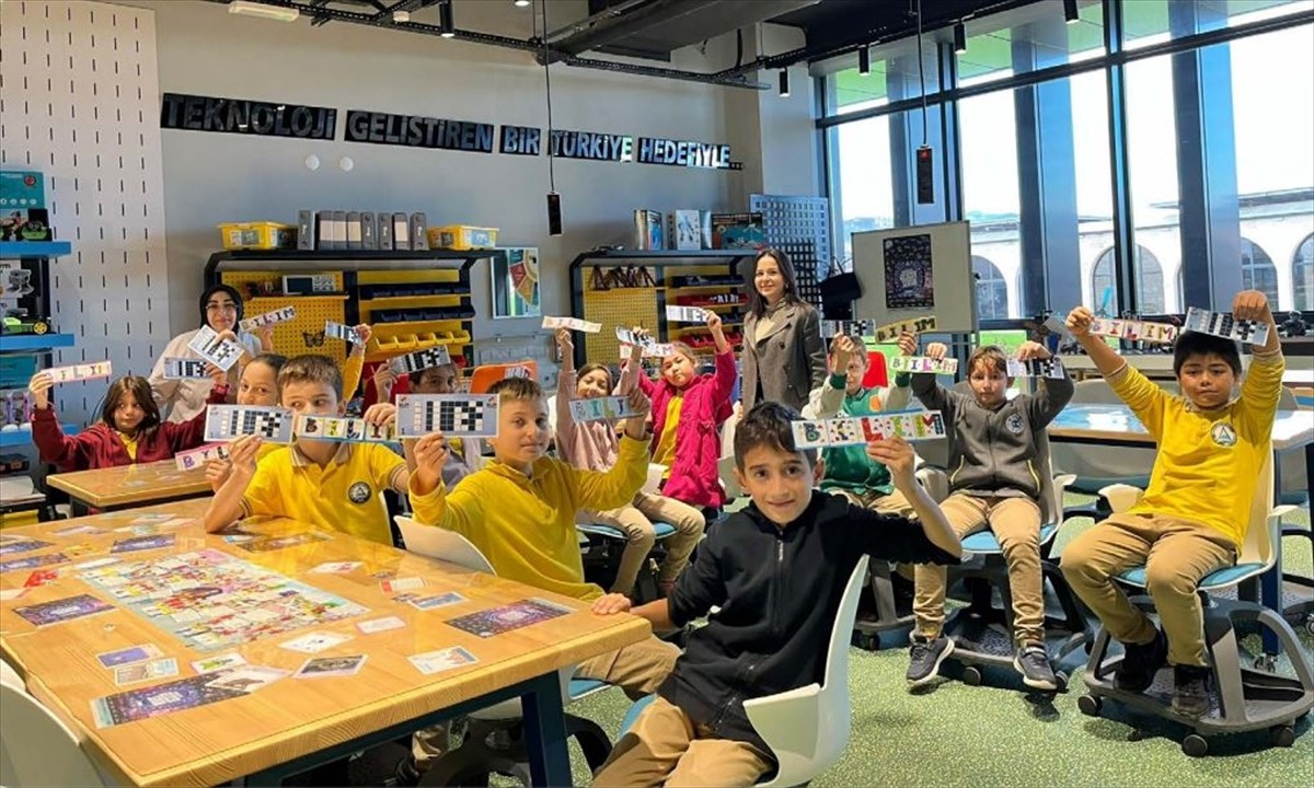 Trabzon'daki Özdemir Bayraktar Bilim Merkezi, açıldığı Kasım 2023'ten bu yana 109 bin 781 kişiyi...