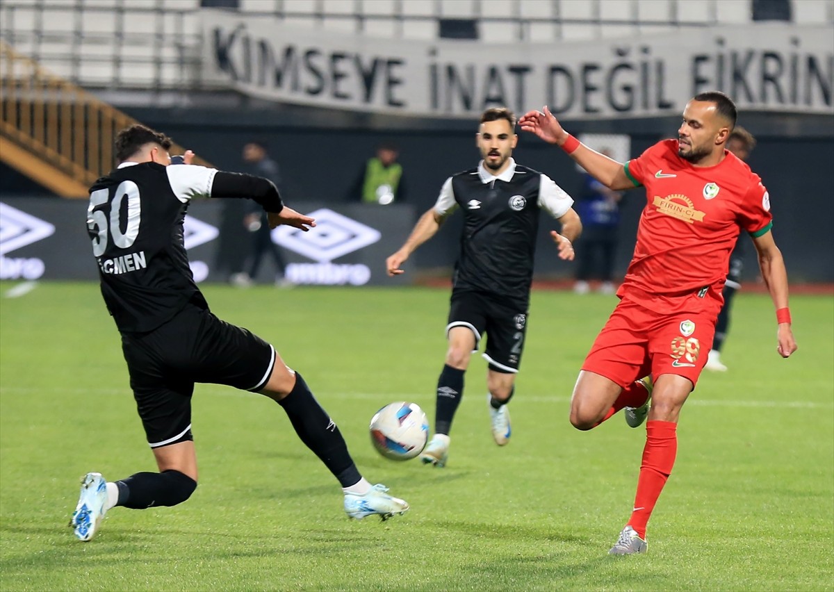 Trendyol 1. Lig'in 33. hafta maçında Manisa FK ile Amed Sportif Faaliyetler, Manisa 19 Mayıs...