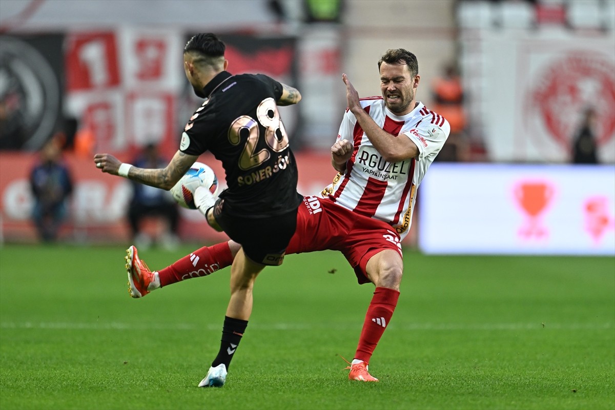 Trendyol Süper Lig'in 30. haftasında Onvo Antalyaspor ile Reeder Samsunspor, Corendon Airlines...