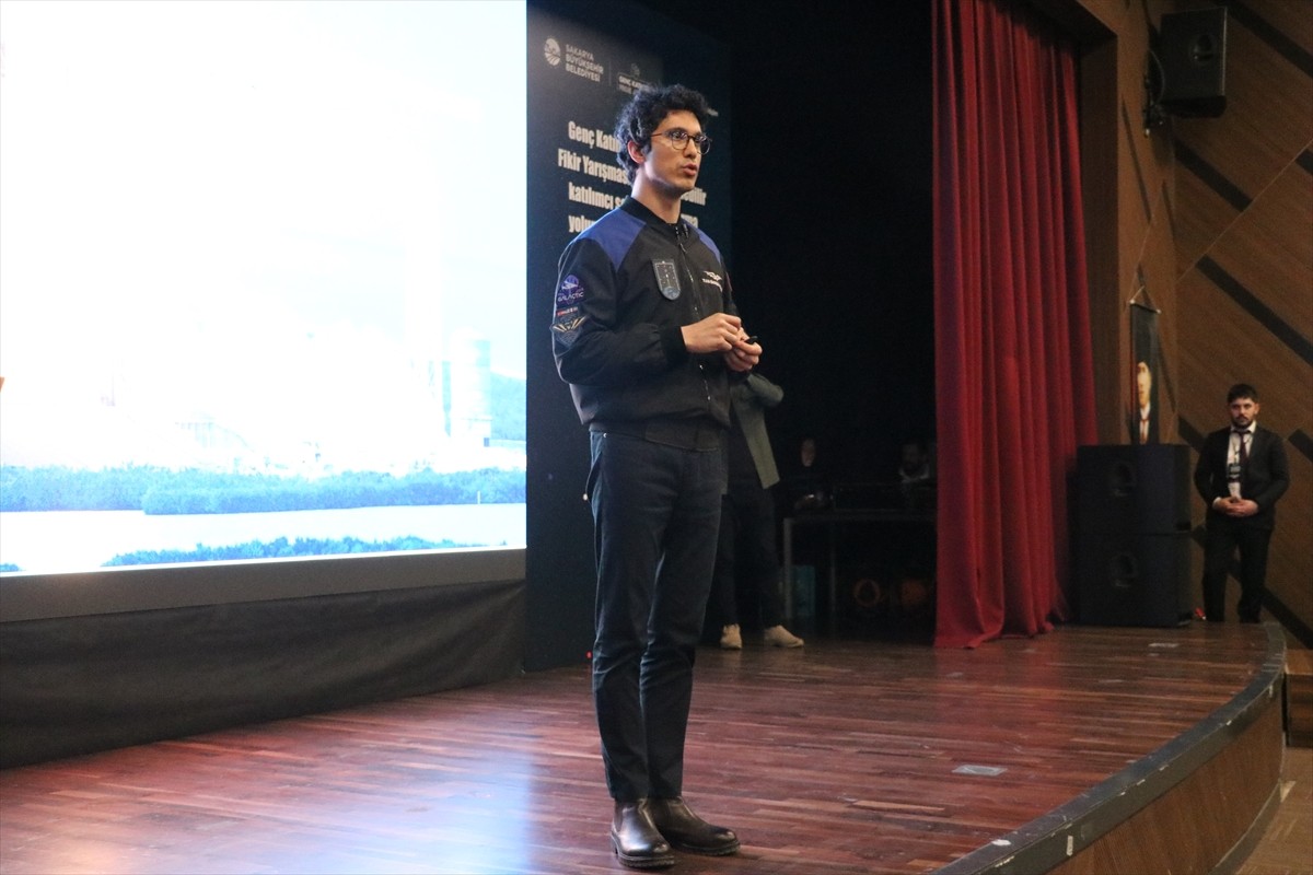 Türkiye'nin ikinci astronotu Tuva Cihangir Atasever (fotoğrafta), Sakarya'da "Genç Katılımlı Proje...