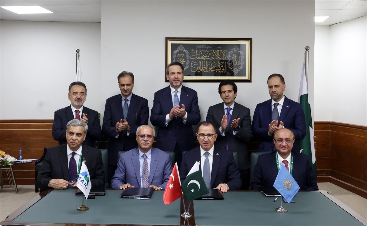 Türkiye'nin yurt dışında petrol ve doğal gaz aramaya yönelik adımları kapsamında, Oruç Reis Sismik...