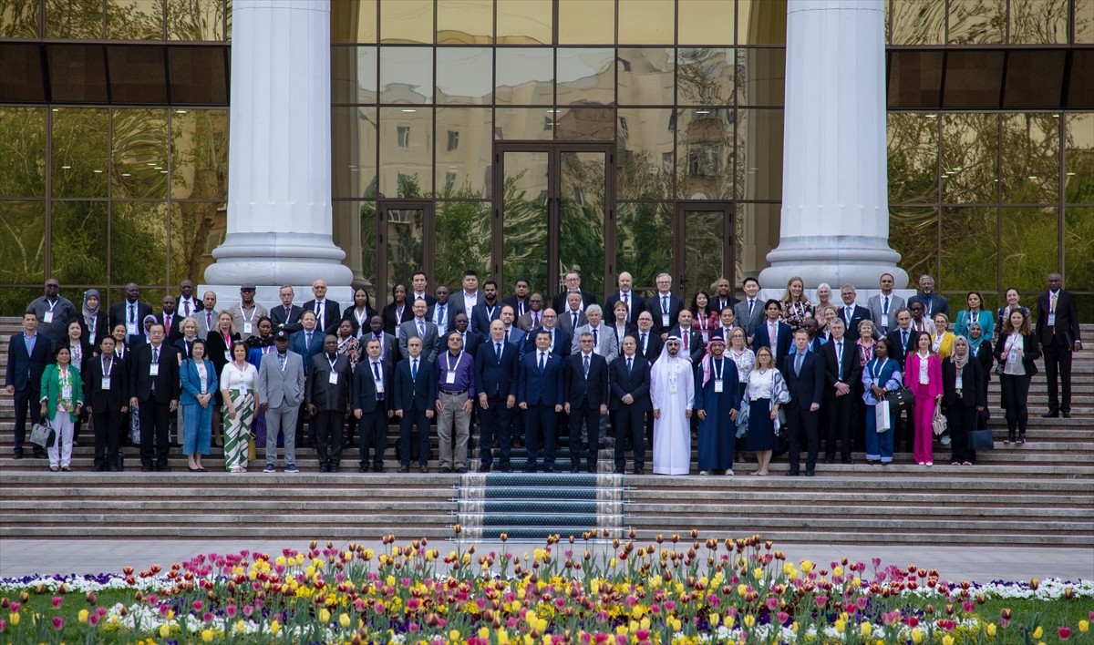 Türkiye Büyük Millet Meclisi (TBMM) Genel Sekreteri Talip Uzun (sol 2), Özbekistan'ın başkenti...