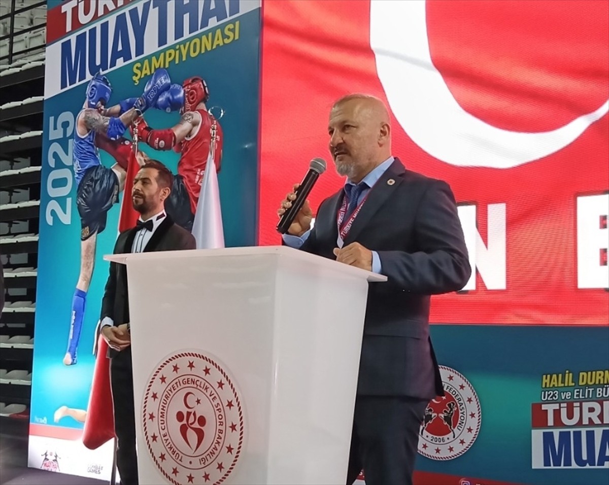 Türkiye Muaythai Federasyonu Başkanı Hasan Yıldız, eski Türkiye Muaythai Federasyonu Başkanı Halil...