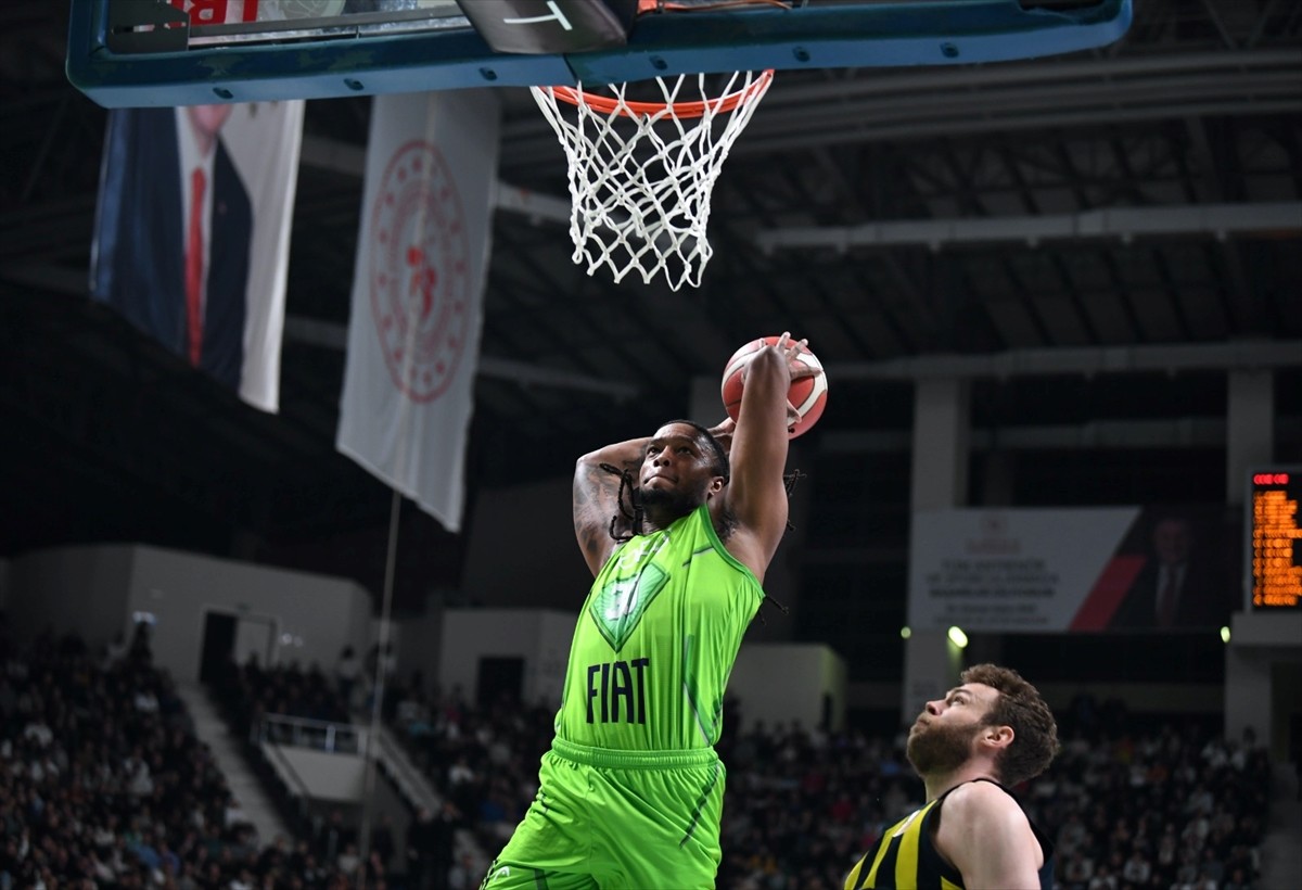 Türkiye Sigorta Basketbol Süper Ligi'nin 25. haftasında TOFAŞ ve Fenerbahçe Beko takımları, Tofaş...