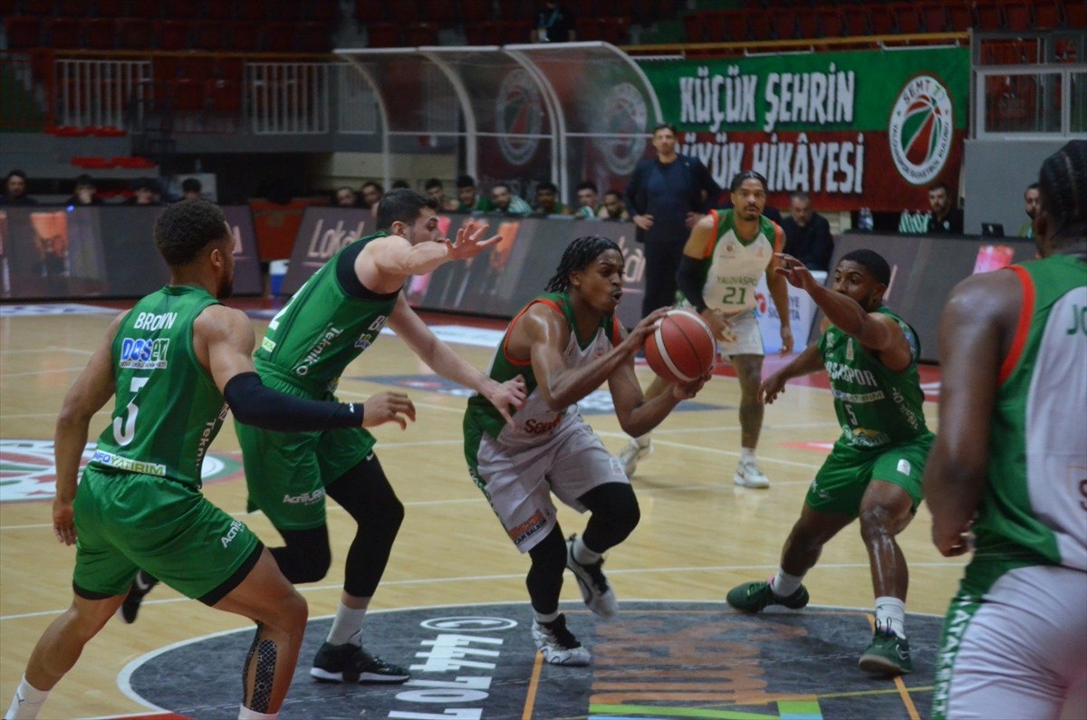 Türkiye Sigorta Basketbol Süper Ligi'nin 27. haftasında Semt77 Yalovaspor ile Bursaspor Yörsan...