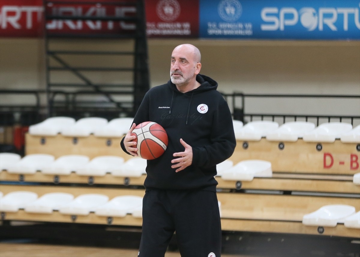 Türkiye Sigorta Türkiye Basketbol Ligi'ne kötü bir başlangıç yapan ve uzun süre ligde kalma...