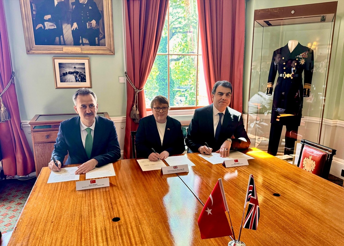 Türkiye ve Birleşik Krallık arasında savunma sanayii alanındaki iş birliğini kurumsallaştıran...